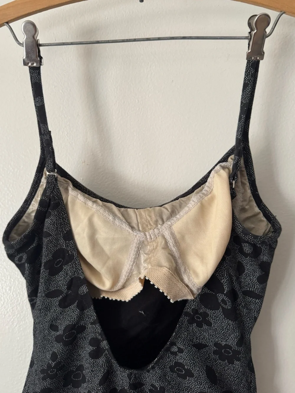 Vintage Coco Reef Black and White Floral Women's One piece Swimsuit - Picture 4 of 5